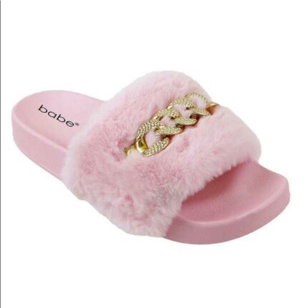 Babe fur slides with ring.